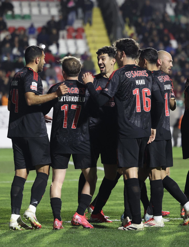 Festejos do Benfica no embate com o Estrela da Amadora