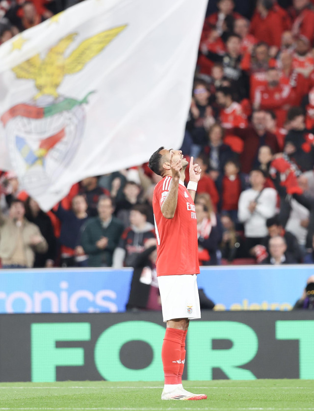 Pavlidis apontou os dois primeiros golos da partida e recebeu o pr&#233;mio de &quot;Man of the Match&quot;