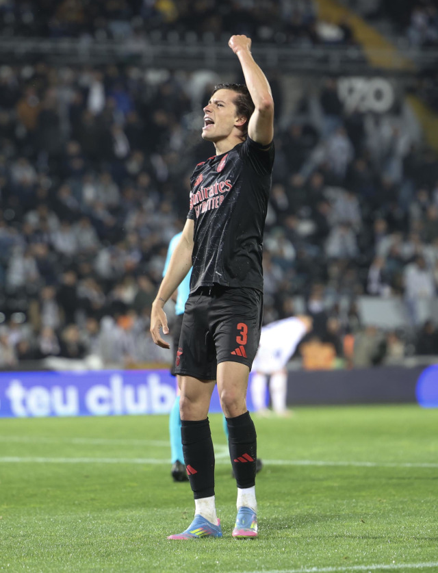 &#193;lvaro Carreras festeja o 0-2