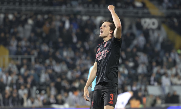&#193;lvaro Carreras festeja o 0-2