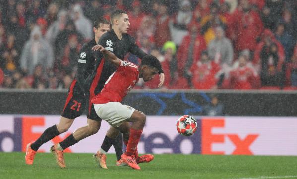 Barreiro sufrió falta en el área del Barcelona: penalti no señalado