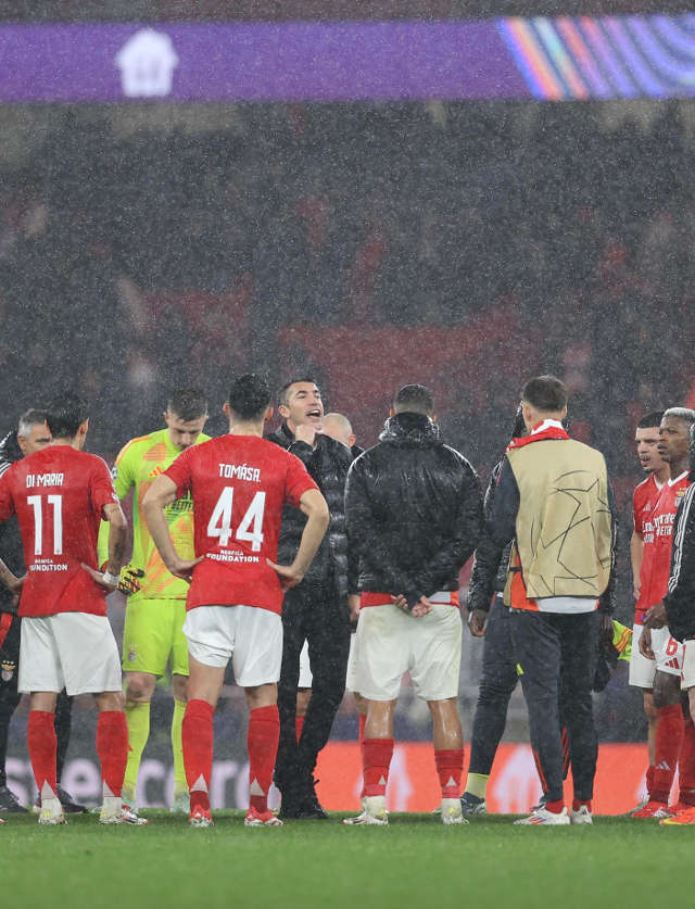Bruno Lage a falar aos seus jogadores