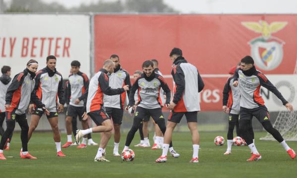 Aursnes com bola no treino