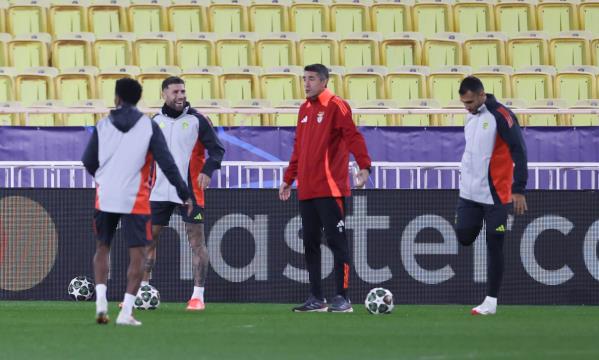 Bruno Lage a orientar a sess&#227;o de treino no M&#243;naco