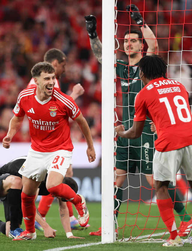 Bajrami estreou-se a marcar pela equipa principal do Benfica