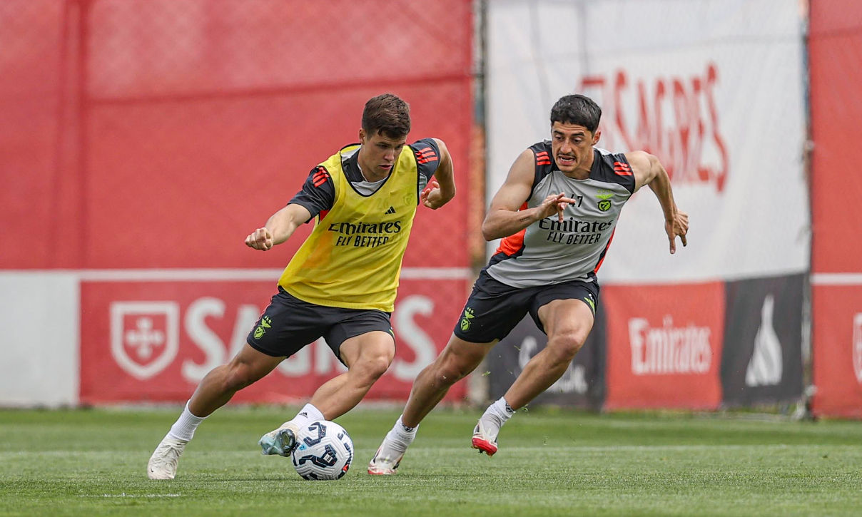 Dahl e Tiago Gouveia no treino do Benfica