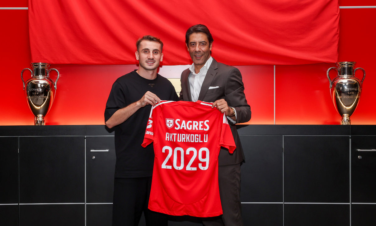 Kerem Aktürkoglu com o Presidente Rui Costa