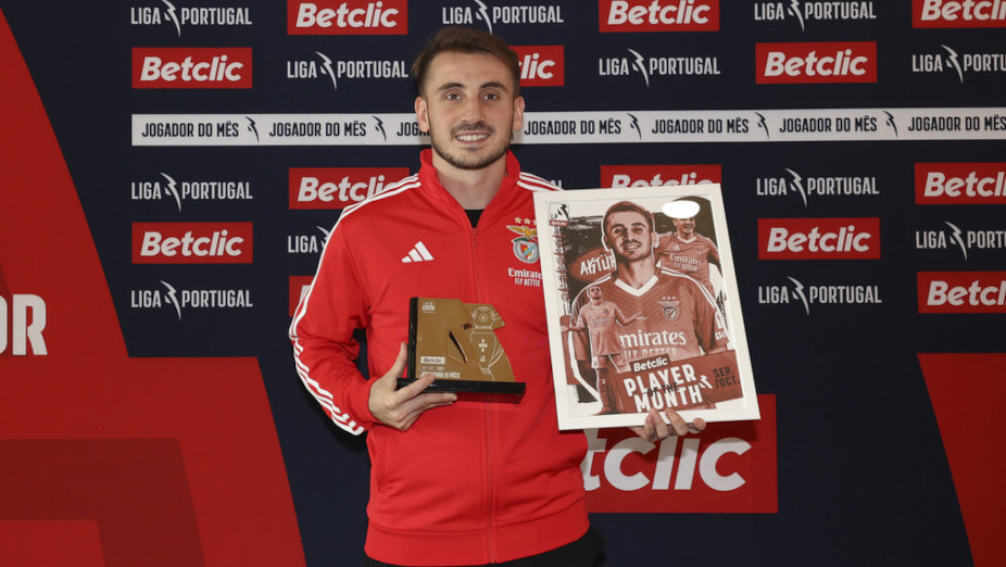 Aktürkoğlu recebe Prémios de Jogador e Avançado do mês