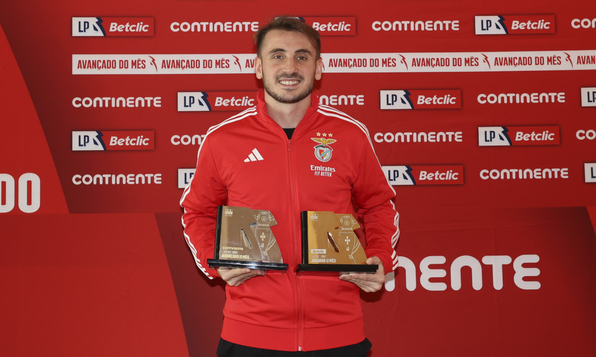 Aktürkoğlu recebe Prémios de Jogador e Avançado do mês