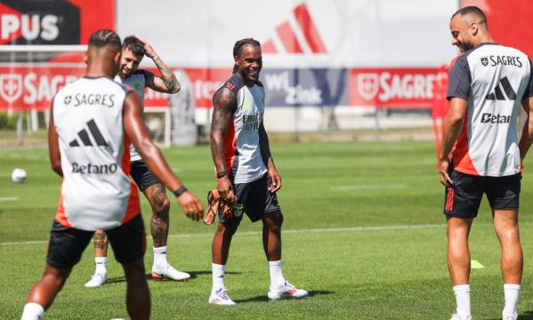 Otamendi e Renato Sanches no treino