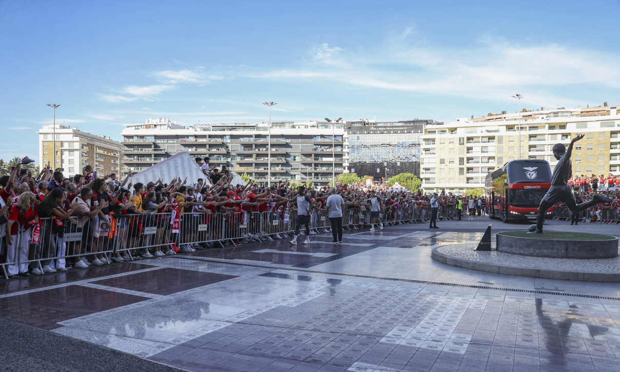 Chegada do autocarro do Benfica