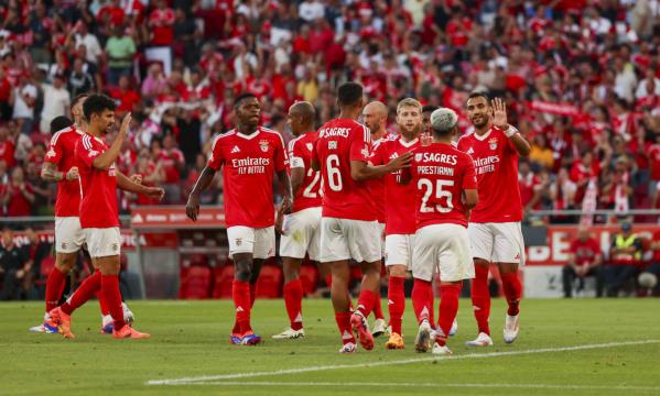 Festejos dos jogadores do Benfica no encontro frente ao Feyenoord