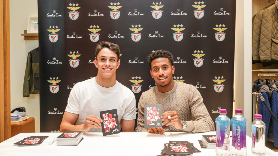 Sessão de Autógrafos Suits Inc