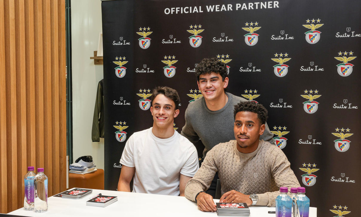 Sessão de Autógrafos Suits Inc