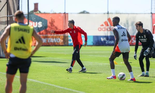 Bruno Lage interventivo no treino