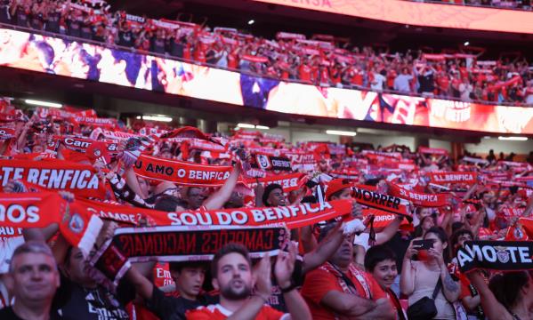 Adeptos no Est&#225;dio da Luz