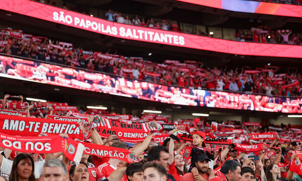 Afici&#243;n en el Est&#225;dio da Luz