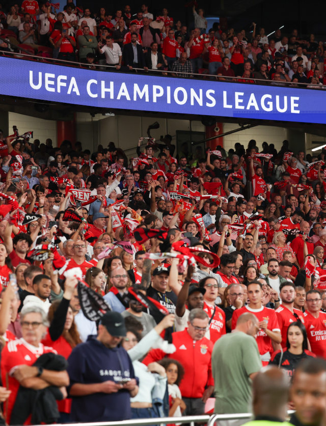 Adeptos do Benfica no Est&#225;dio da Luz