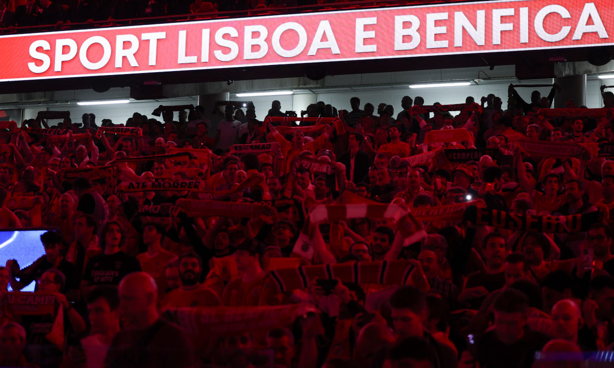 Adeptos no Estádio da Luz