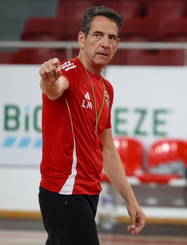 Treinador Luís Monteiro