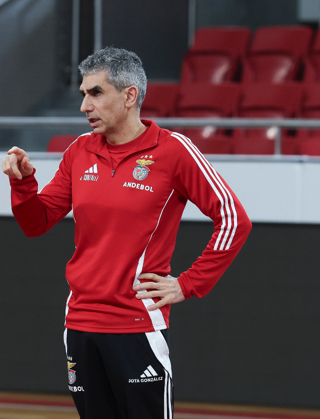 Jota Gonz&#225;lez