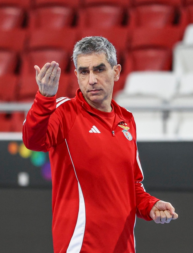 Treinador Jota Gonz&#225;lez