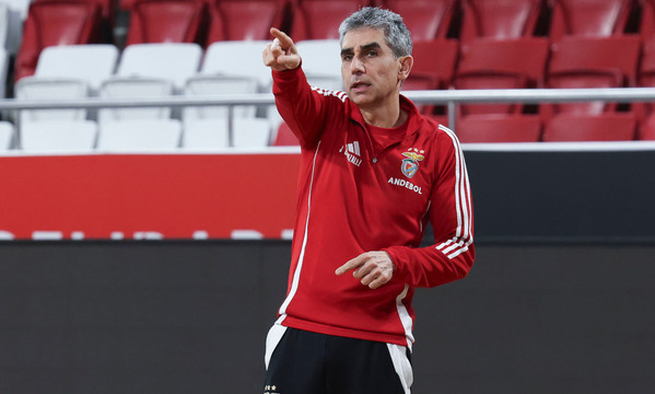 Treinador Jota Gonz&#225;lez