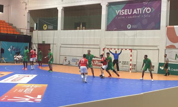 Egon Hanusz com bola