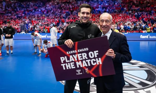 Gustavo Capdeville recebeu o galard&#227;o das m&#227;os do Presidente da Rep&#250;blica, Marcelo Rebelo de Sousa