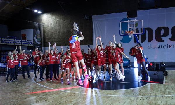 Équipe du SL Benfica avec le trophée