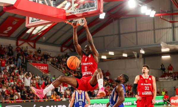 One of Eduardo Francisco's dunks