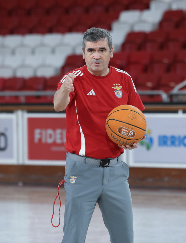 Treinador Norberto Alves