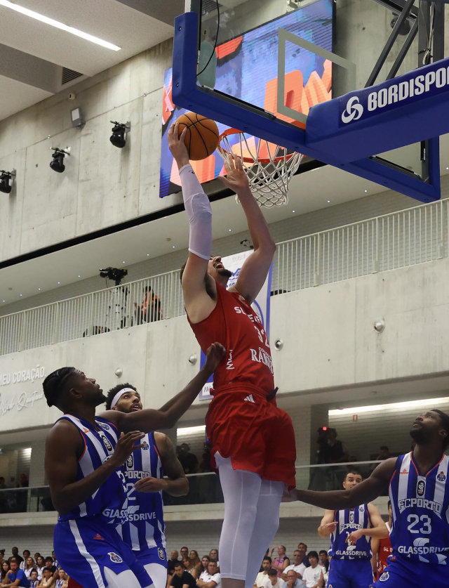 Nico Carvacho
