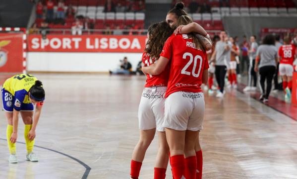 Festejo das futsalistas do Benfica