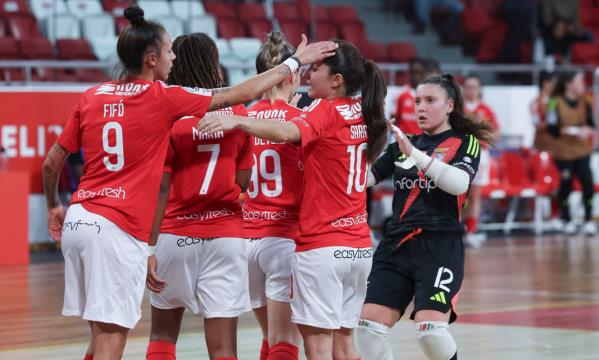 Equipa festeja o 1-0