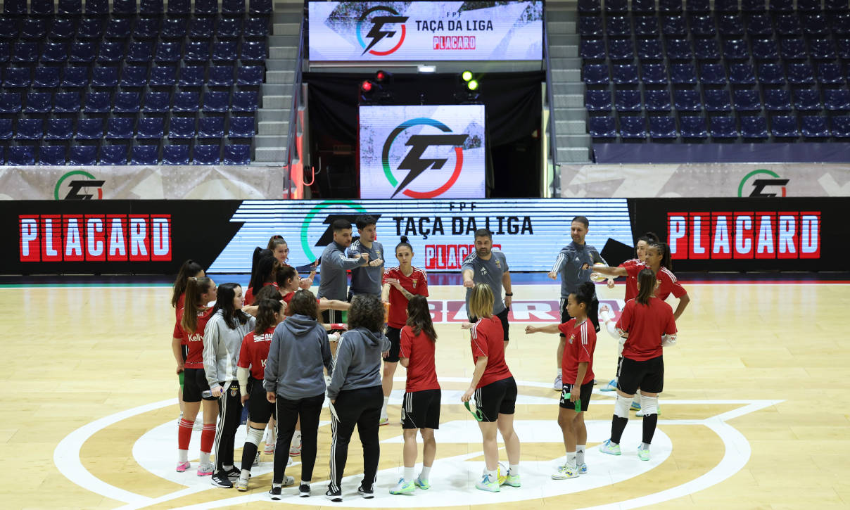 Treino da equipa feminina de futsal do Benfica