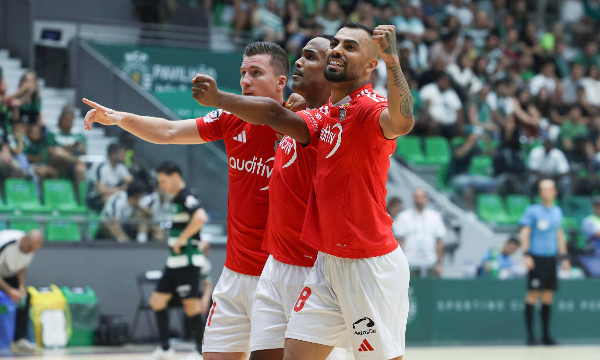 Diego Nunes no festejo do Benfica
