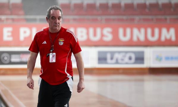 Treinador Paulo Almeida