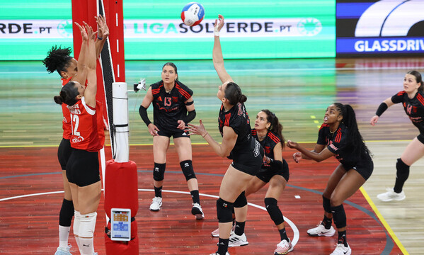 Alice Clemente com bola
