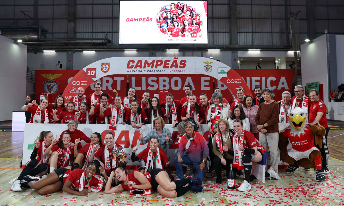 Equipa feminina de voleibol do Benfica: campeã nacional