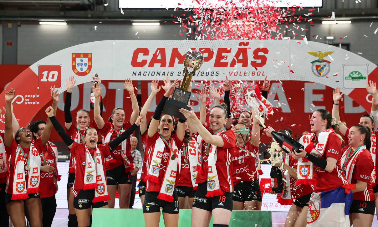 Equipa feminina de voleibol do Benfica: campeã nacional