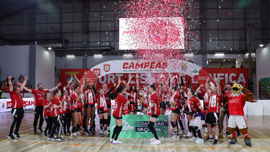 Equipa feminina de voleibol do Benfica: campeã nacional