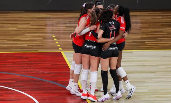 A festa das jogadoras encarnadas