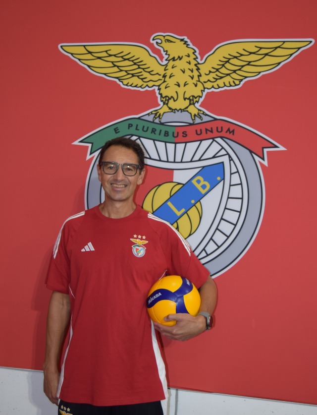 Treinador Fernando Alves sagrou-se Campe&#227;o Nacional ao comando das Infantis