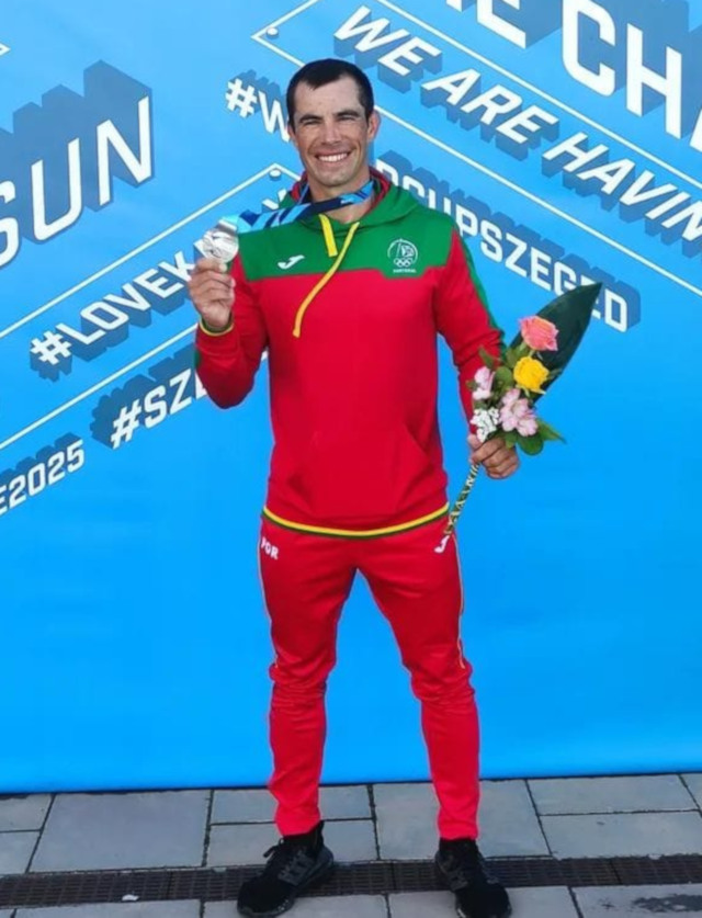 Fernando Pimenta com a medalha de prata