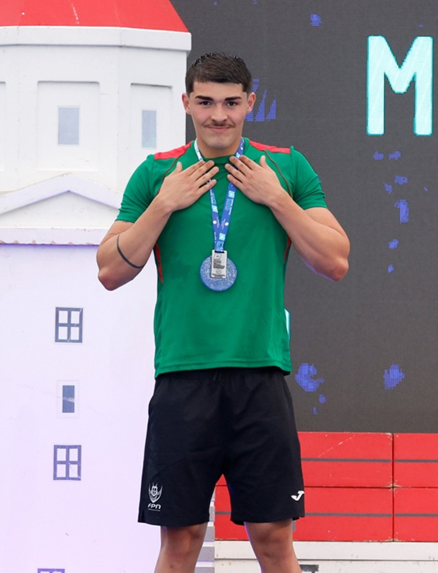 Diogo Ribeiro com a medalha de prata ao peito
