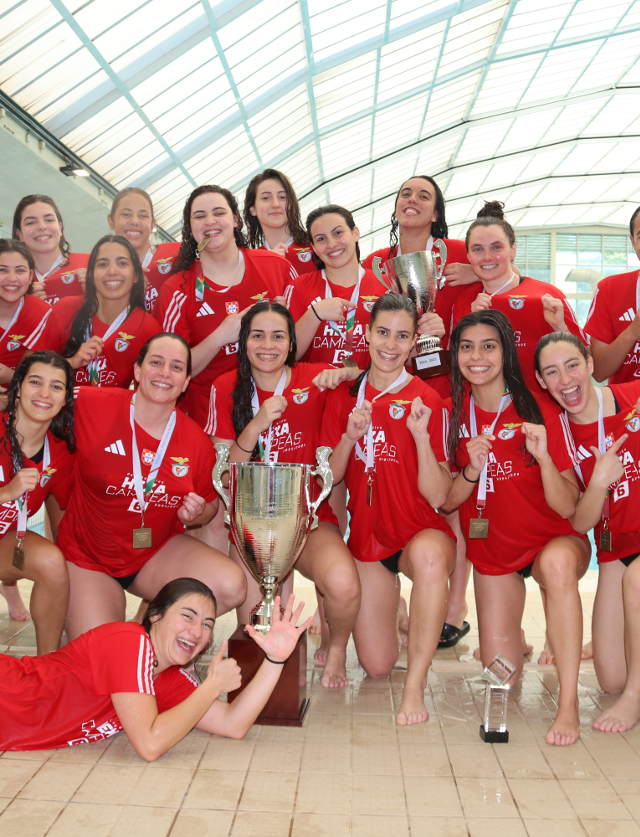 Equipa feminina de polo aqu&#225;tico do Benfica