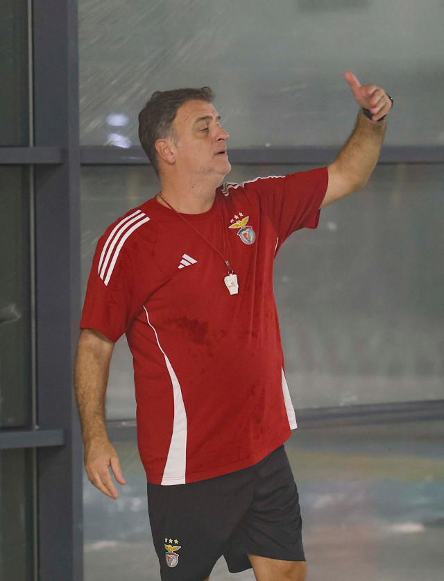 Treinador Ant&#243;nio Machado