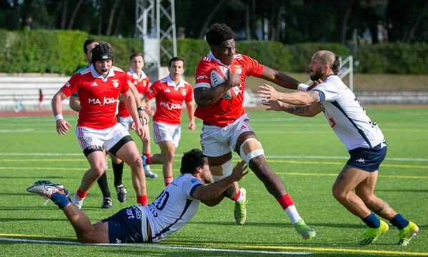 Manuel Fati em ação no duelo que decorreu no Estádio de Honra do EUL