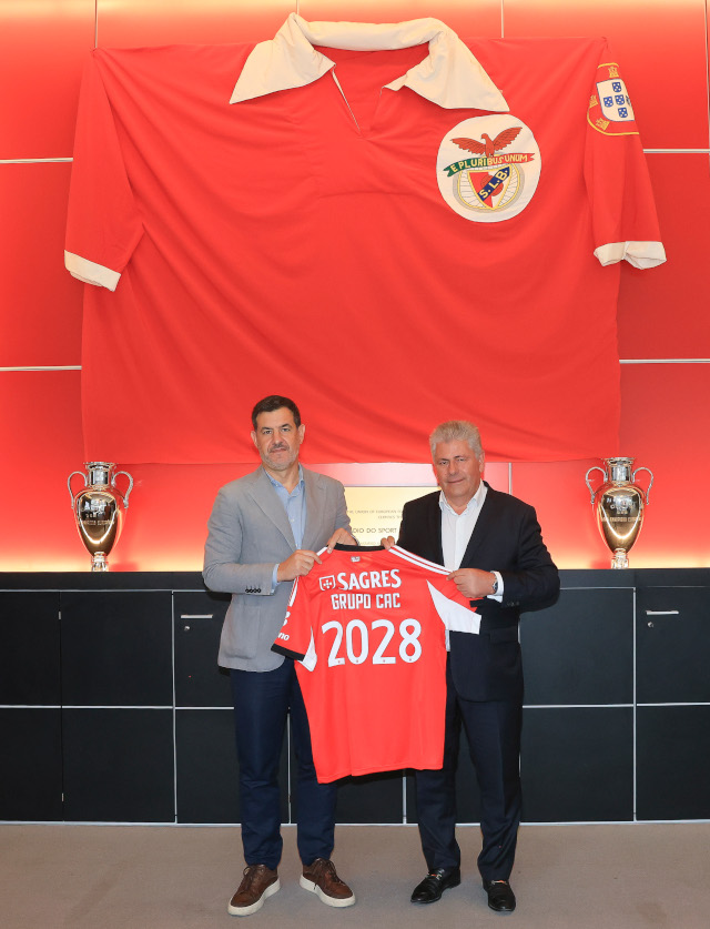 Jos&#233; Gandarez, vice-presidente do SL Benfica, com o presidente do Conselho de Administra&#231;&#227;o do Grupo CAC, Manuel Sobreiro
